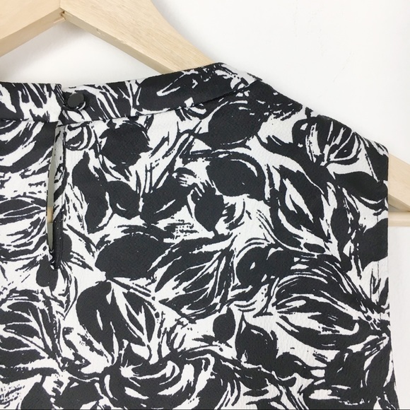 Nine West Womens Size Medium M Black White Artsy Floral Rose Print Blouse Top - Picture 8 of 8